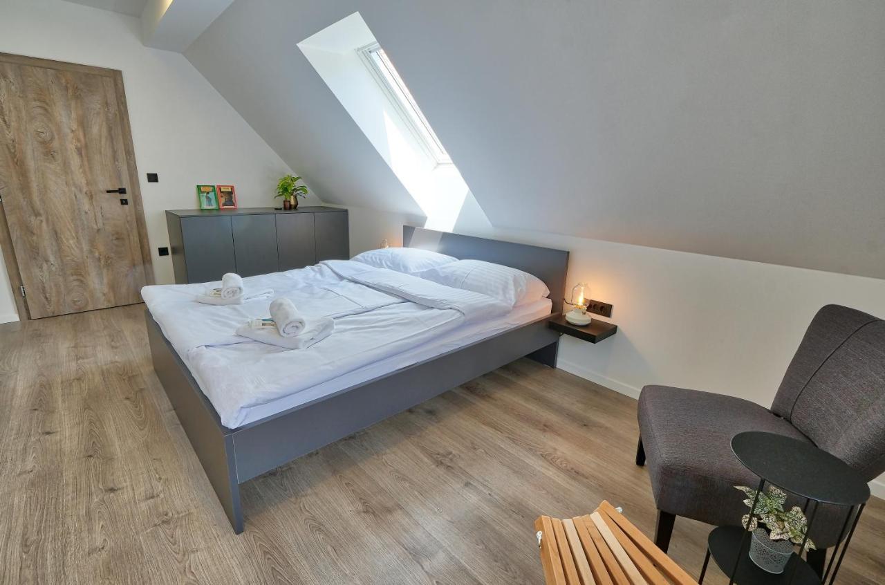 Auzlak Hisa, Apartments. Luče Esterno foto