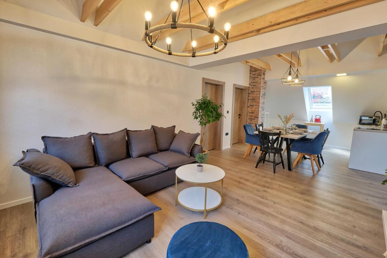 Auzlak Hisa, Apartments. Luče Esterno foto