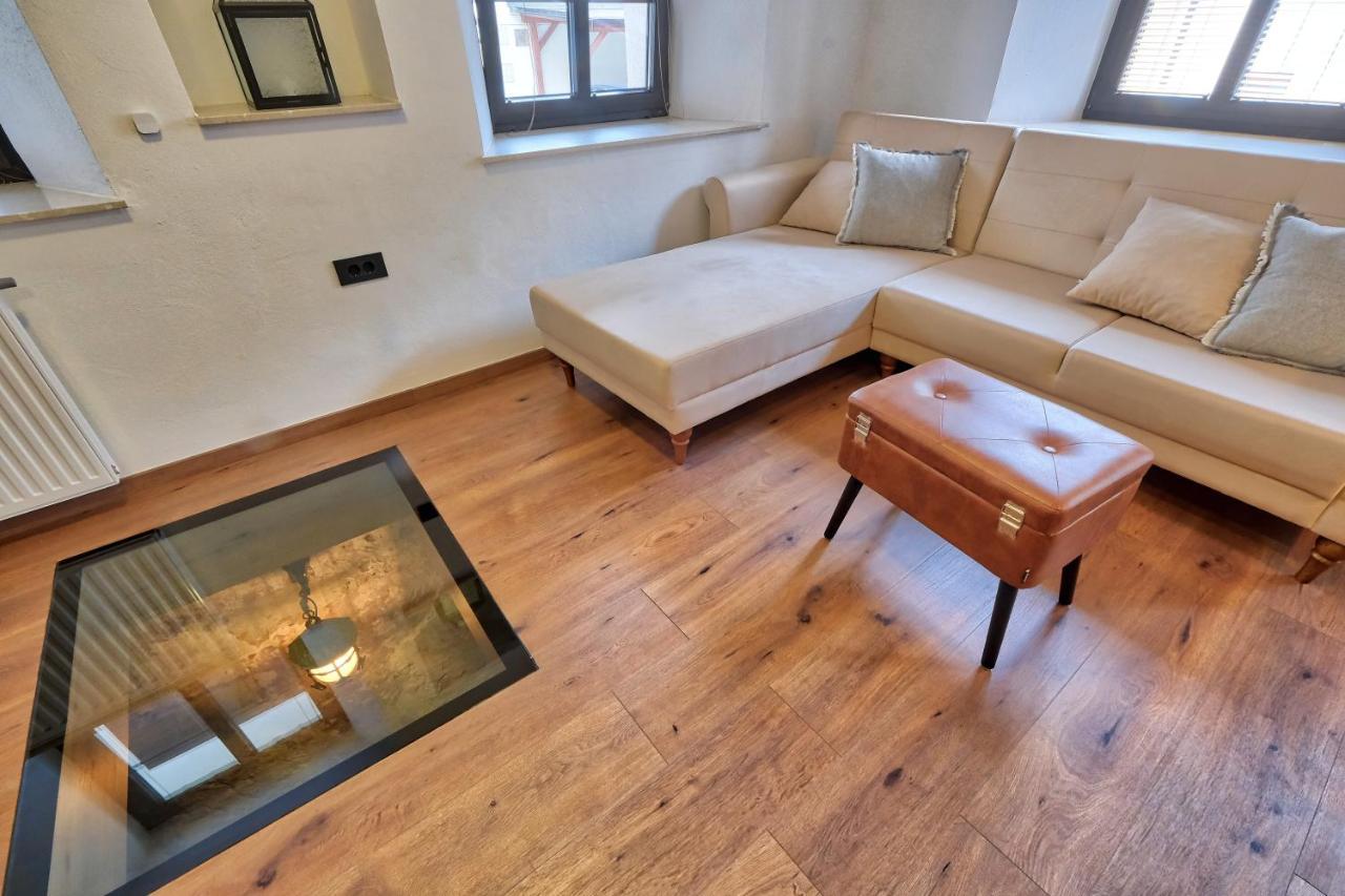 Auzlak Hisa, Apartments. Luče Esterno foto