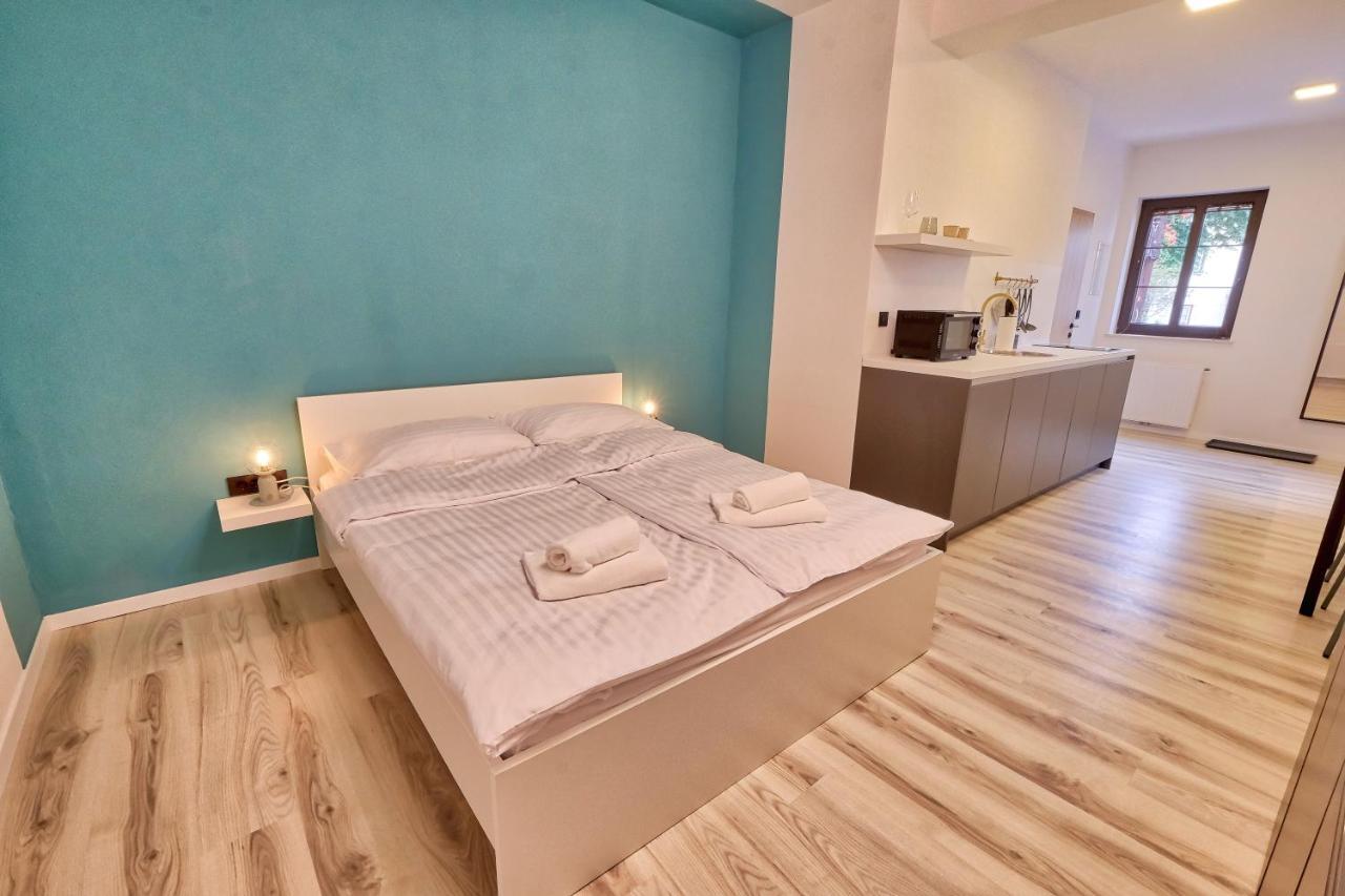 Auzlak Hisa, Apartments. Luče Esterno foto