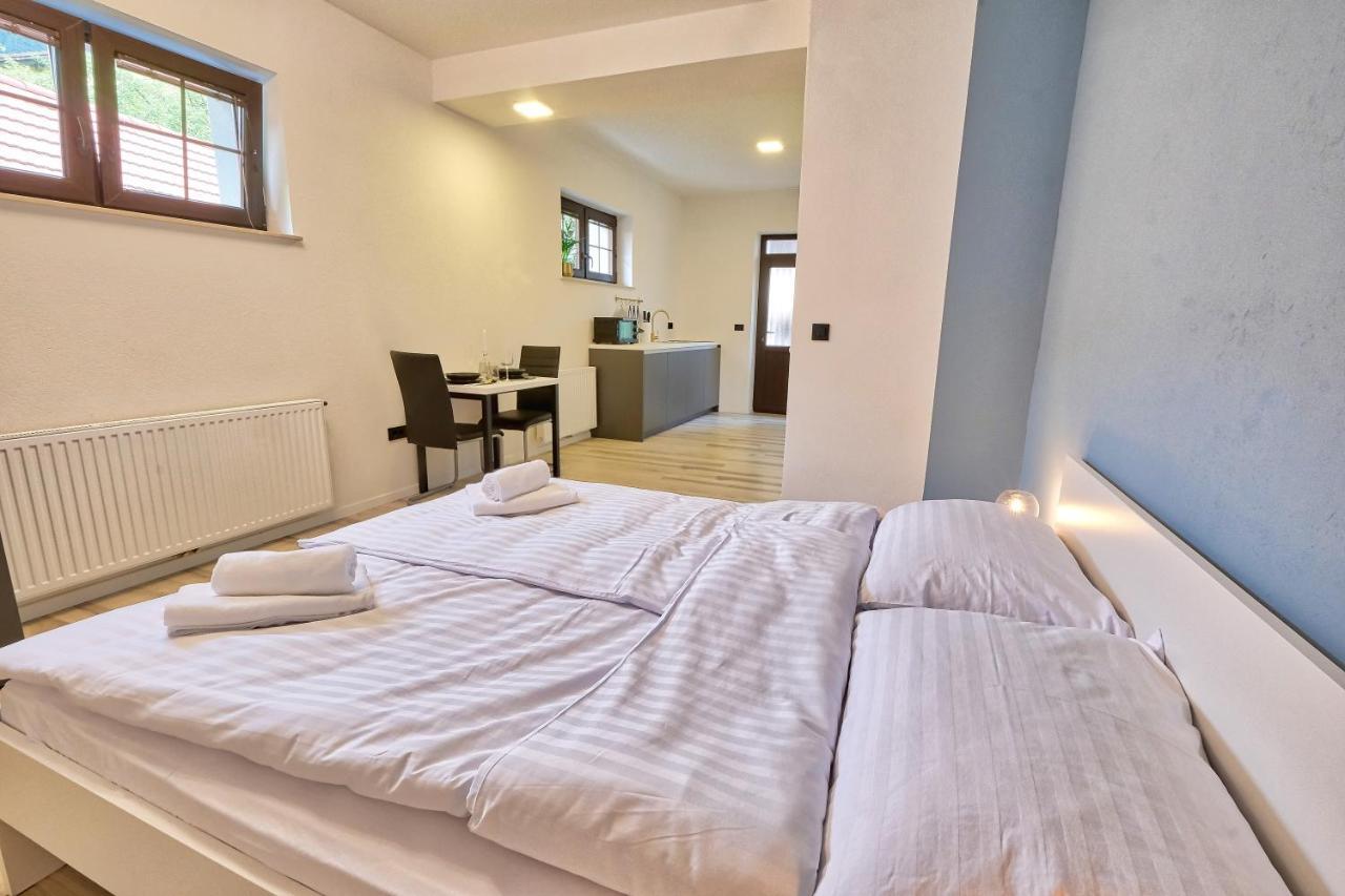 Auzlak Hisa, Apartments. Luče Esterno foto