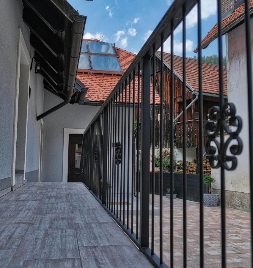 Auzlak Hisa, Apartments. Luče Esterno foto