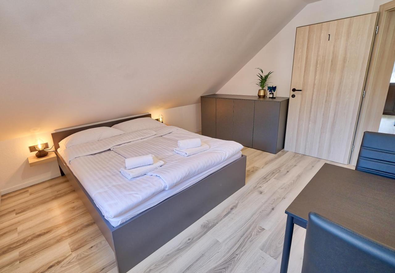 Auzlak Hisa, Apartments. Luče Esterno foto