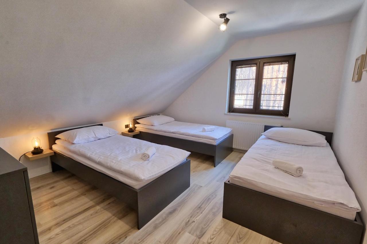 Auzlak Hisa, Apartments. Luče Esterno foto