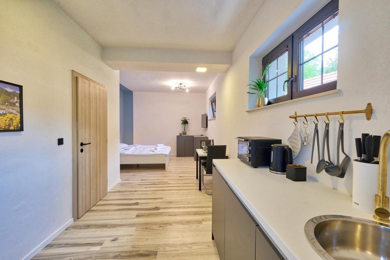 Auzlak Hisa, Apartments. Luče Esterno foto